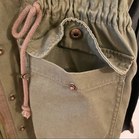 “Out of this world” jacket with pleather sleeves - Picture 5 of 6